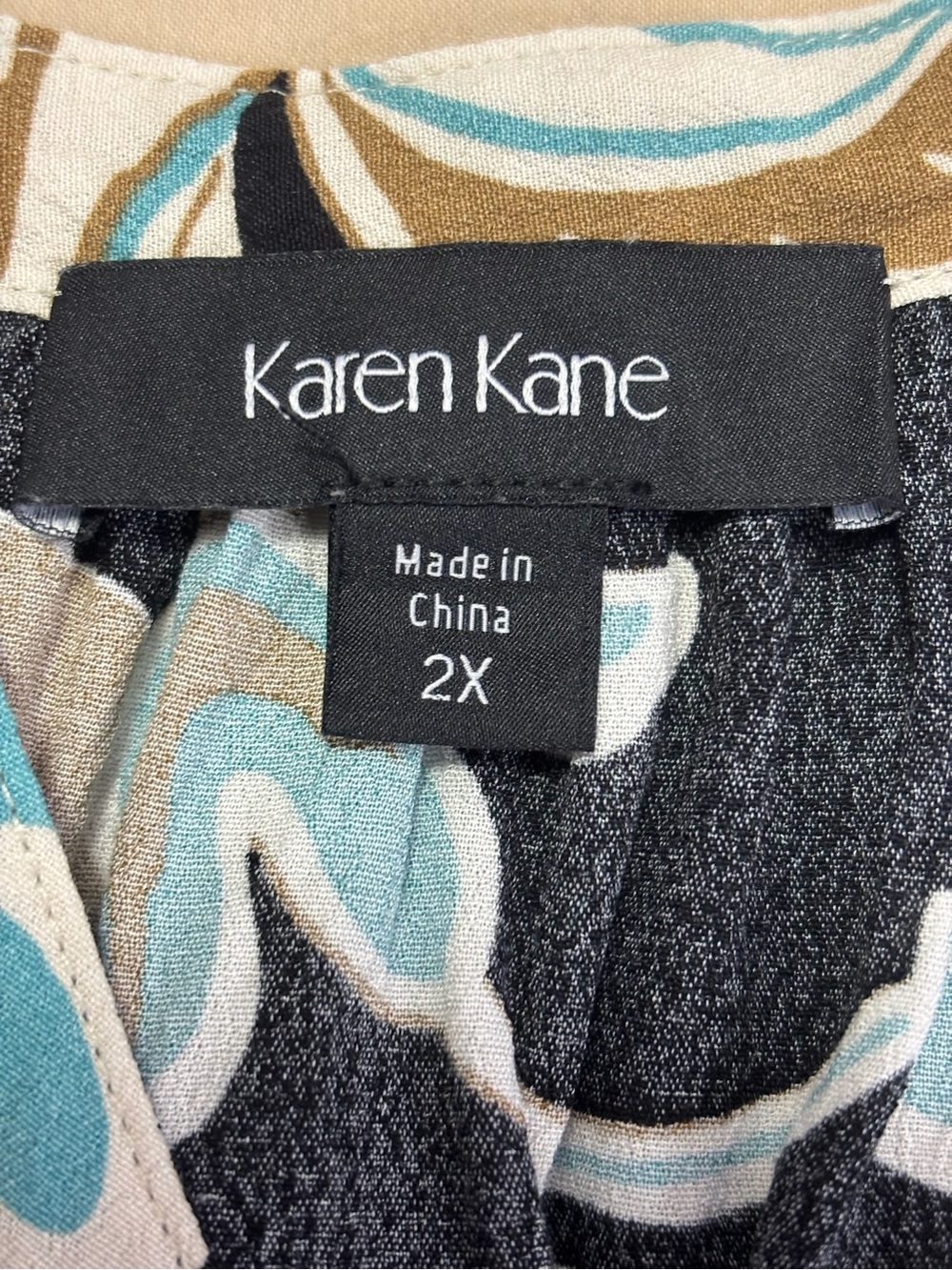 Karen Kane Black & Blue Floral Print Button-Front Blouse Women's Size 2X - Picture 5 of 6